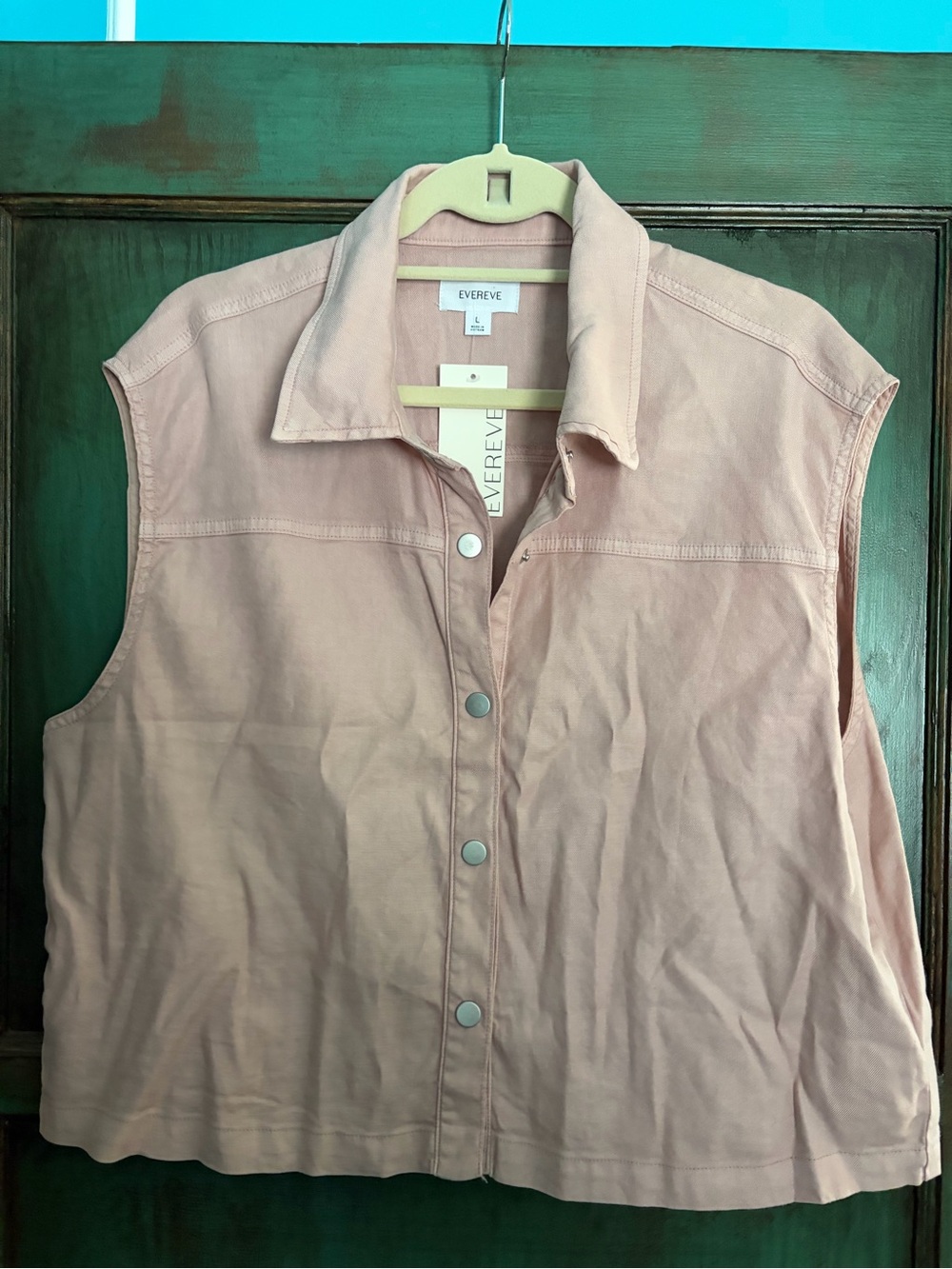 Evereve Sleeveless Button-Front Utility Vest in Dusty Rose